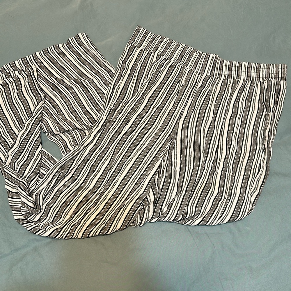 Apt 9 black and white striped linen pants